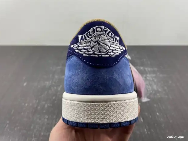 Hype LUCY AIR CUSTOM DM7866-808 TRAVIS 1 X JORDAN SCOTT 0210